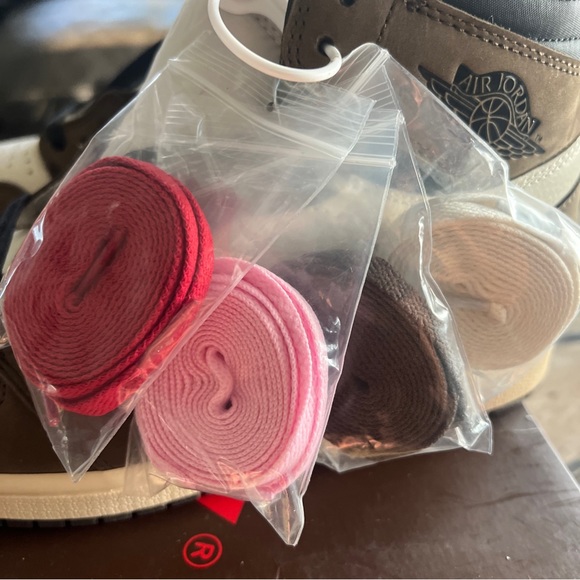 The Air Jordan 1 Mocha High Fragment Design x Travis Scott - Picture 8 of 15